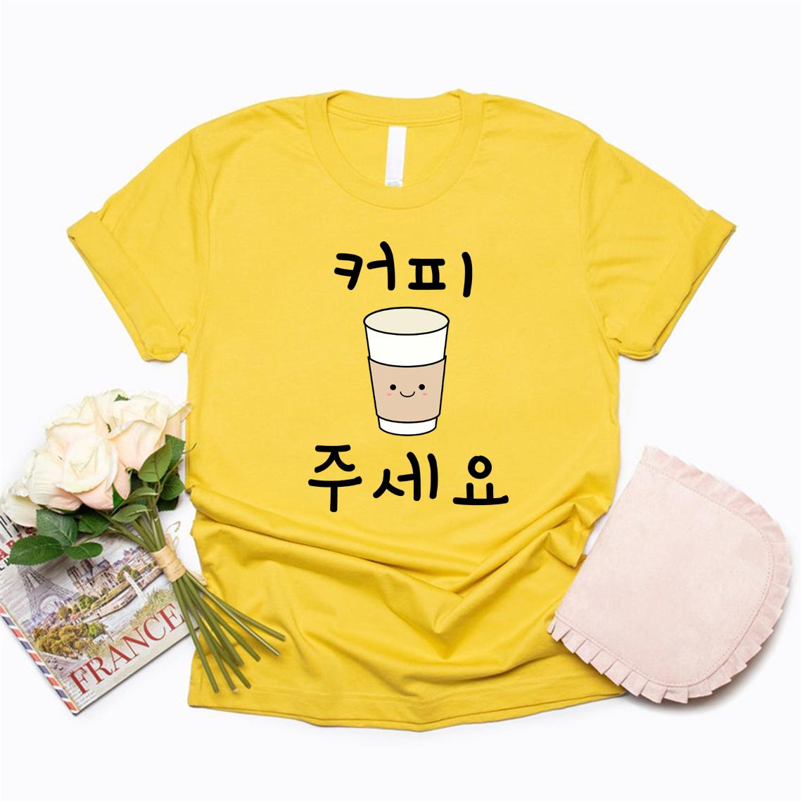 

Корейська модна футболка для шанувальників Kpop і Kdrama. Жіноча футболка. Будь ласка, дайте мені кавову сорочку. Корейська футболка зі словом хангиль. L жовтий