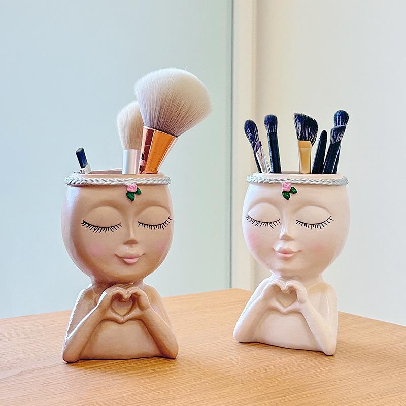 

2pcs Minimalist Heart Girl Pen Holder, Premium Desktop Storage Ornament for Student Home Office Desk Decor 2pcs