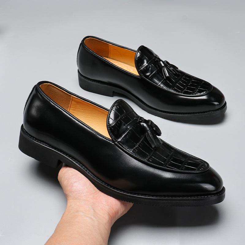 Big Size New Shoes for Men Leather Casual Shoes Fashion Tassels Pointed Toe Loafers Business Leisure Dress Shoes