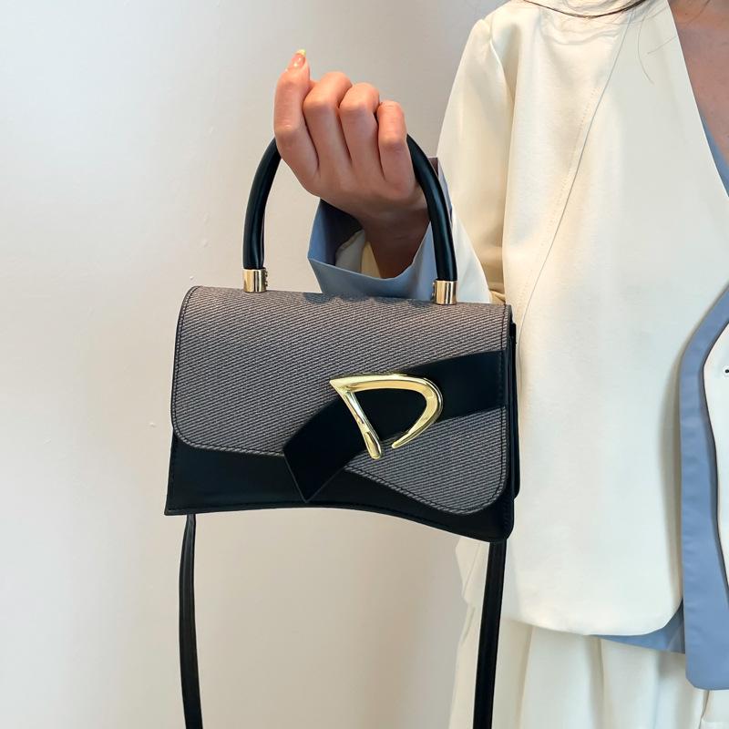 

Korean version ins new simple and fashionable small square bag women s creative commuting versatile casual personality temperament messenger bag чёрный