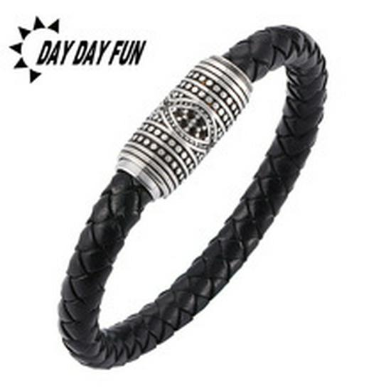 Stylish Wolf Head Braided Leather Bracelet
