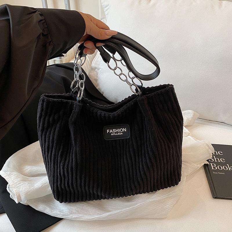 Large capacity velvet chain, underarm bag, tote bag, women's bag 2025 autumn trend, shoulder commuter bag explosion
