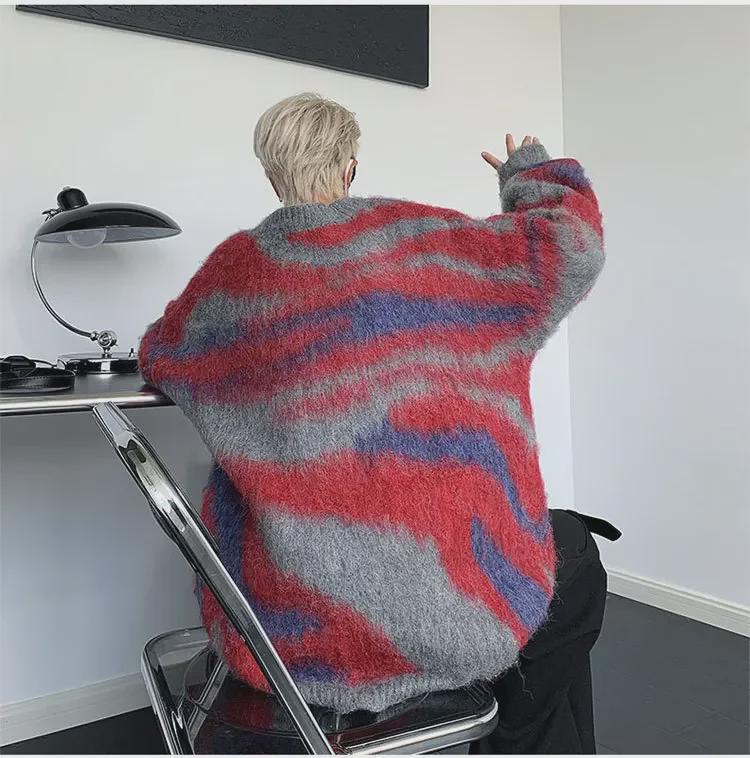 Men's Striped Mink Velvet Sweater: Trendy Japanese Style, Youthful Round Neck Pullover for Autumn and Winter.