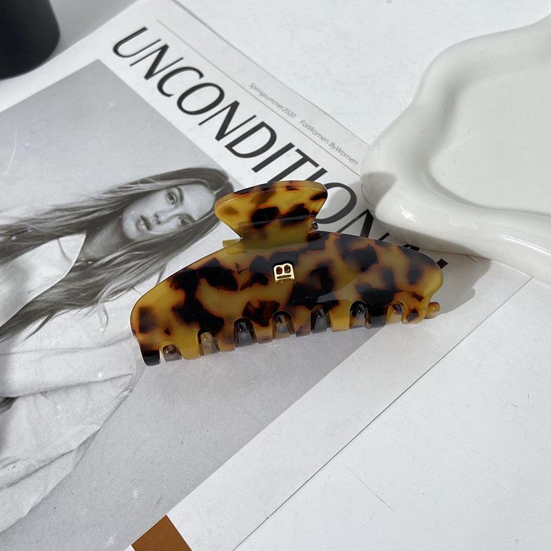 

Корейская новинка в стиле ретро, ​​металлическая заколка для волос с буквой B, модная геометрическая заколка в форме акулы, аксессуары для волос для женщин и девочек