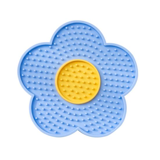 Silicone Pet Licking Mat Slow Feeder Mat with Suction Cups Flower Shape Lick Mat Prevents Overeating for Cats Dogs синий