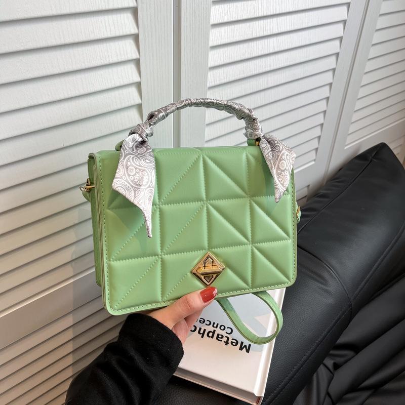 

2025 весна и лето новая женская сумка через плечо кроссбоди портативная модная корейская версия шелковый платок бриллиантовая цепочка сумка-коробка женский тренд зелёный