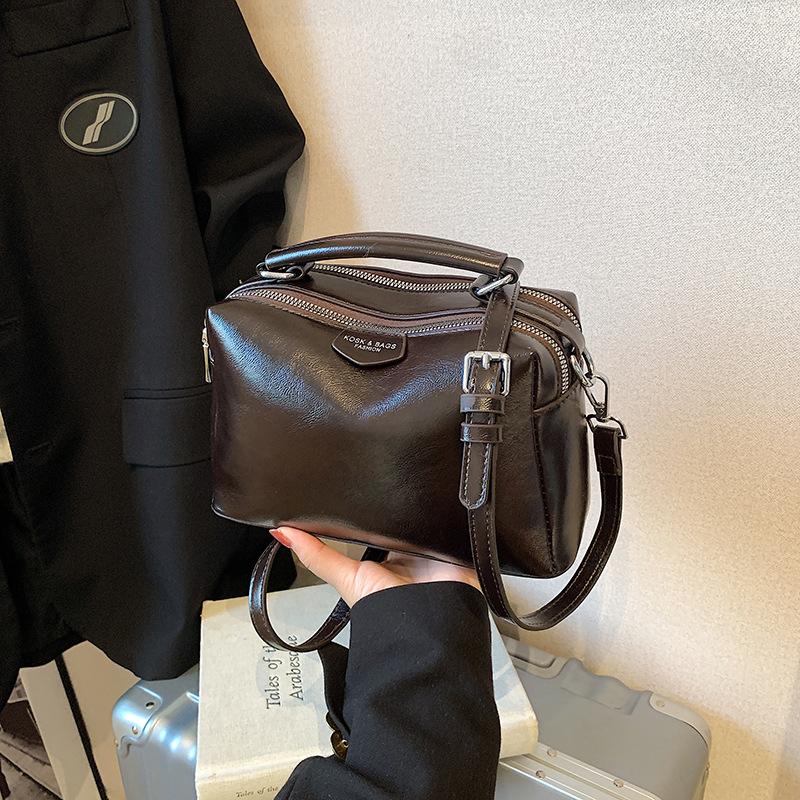 Retro Fashion Women's Bags, New Autumn and Winter Handbags, High-end Textured Commuter Messenger Bags