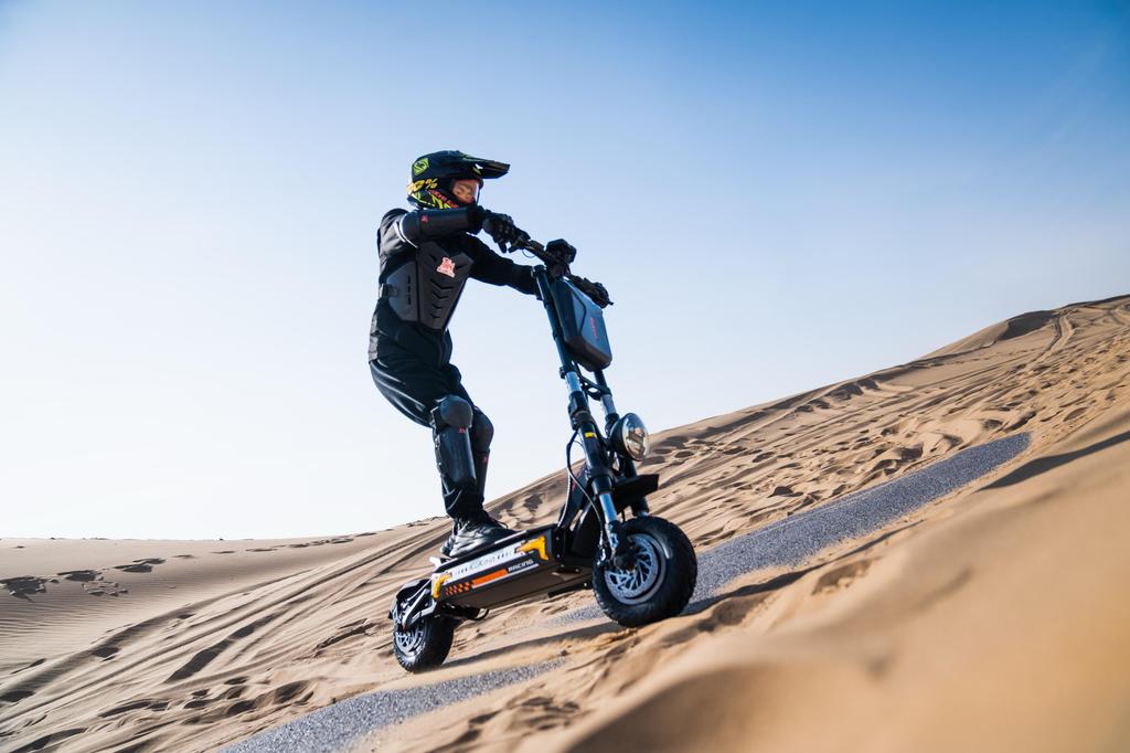 KuKirin G4 Max Foldable Electric Scooter 1600W*2 Dual Motor, 60V 35.2Ah Removable Battery, 12 Inch Off-road Tires, Speed 86 Km/h E-Scooter