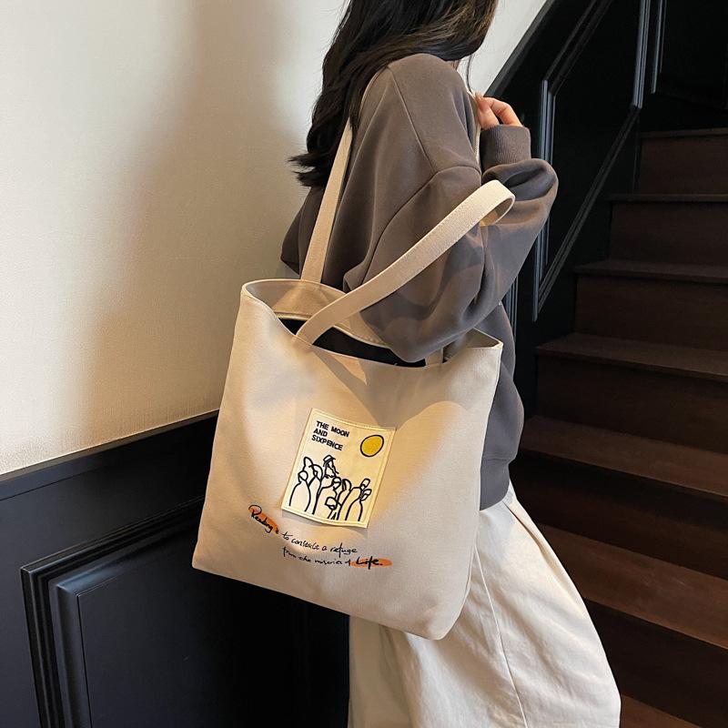 Cute niche design fashion 2025 casual simplicity summer trend personalized foreign style handbag women's tote bag