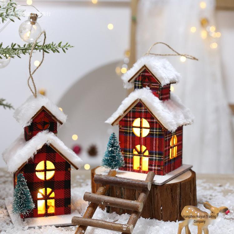 Creative Christmas Tree Decor: Wooden House Ornaments & Family Pendants