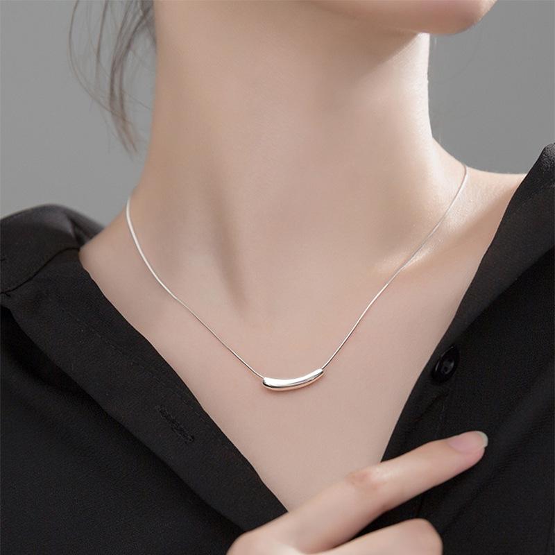 

Titanium Steel Irregular Geometric Necklace Minimalist Cold Tone Collarbone Chain Unique Personality Accessory