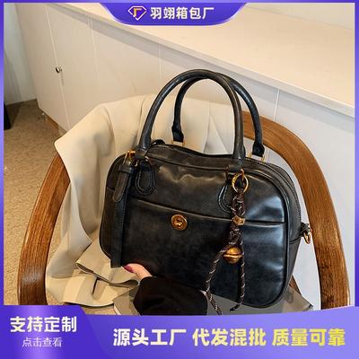 Large Capacity Retro Handbag Women's New Autumn and Winter Versatile Fashion Shoulder Messenger Bag Pillow Bag