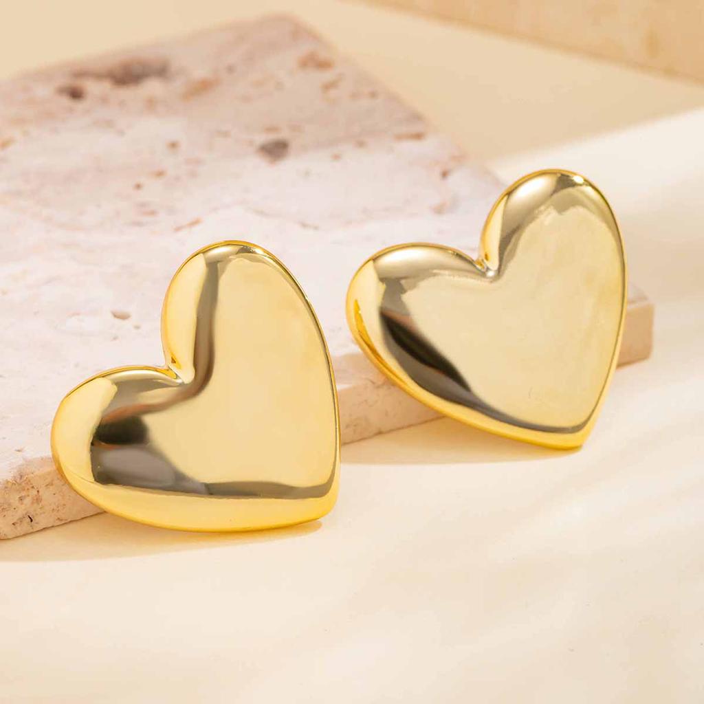 Minimalist Punk Gold Color Smooth Love Heart Stud Earrings for Women 2026 Trend Wed Bridal Goth Piercing Earrings Jewelry Gift