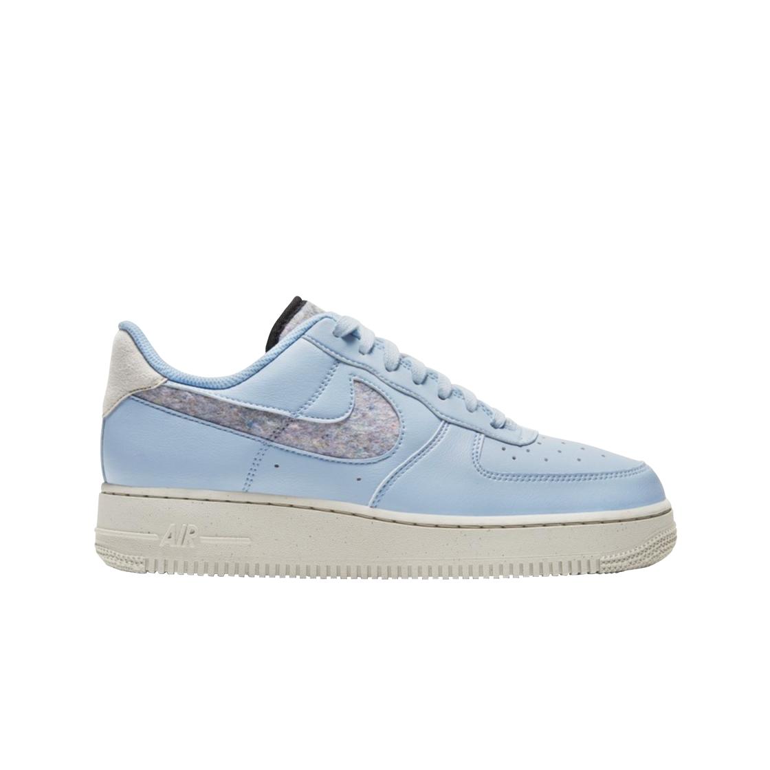 

Женские кроссовки W Nike Air Force 1 07 SE Light Armory Blue DA6682-400