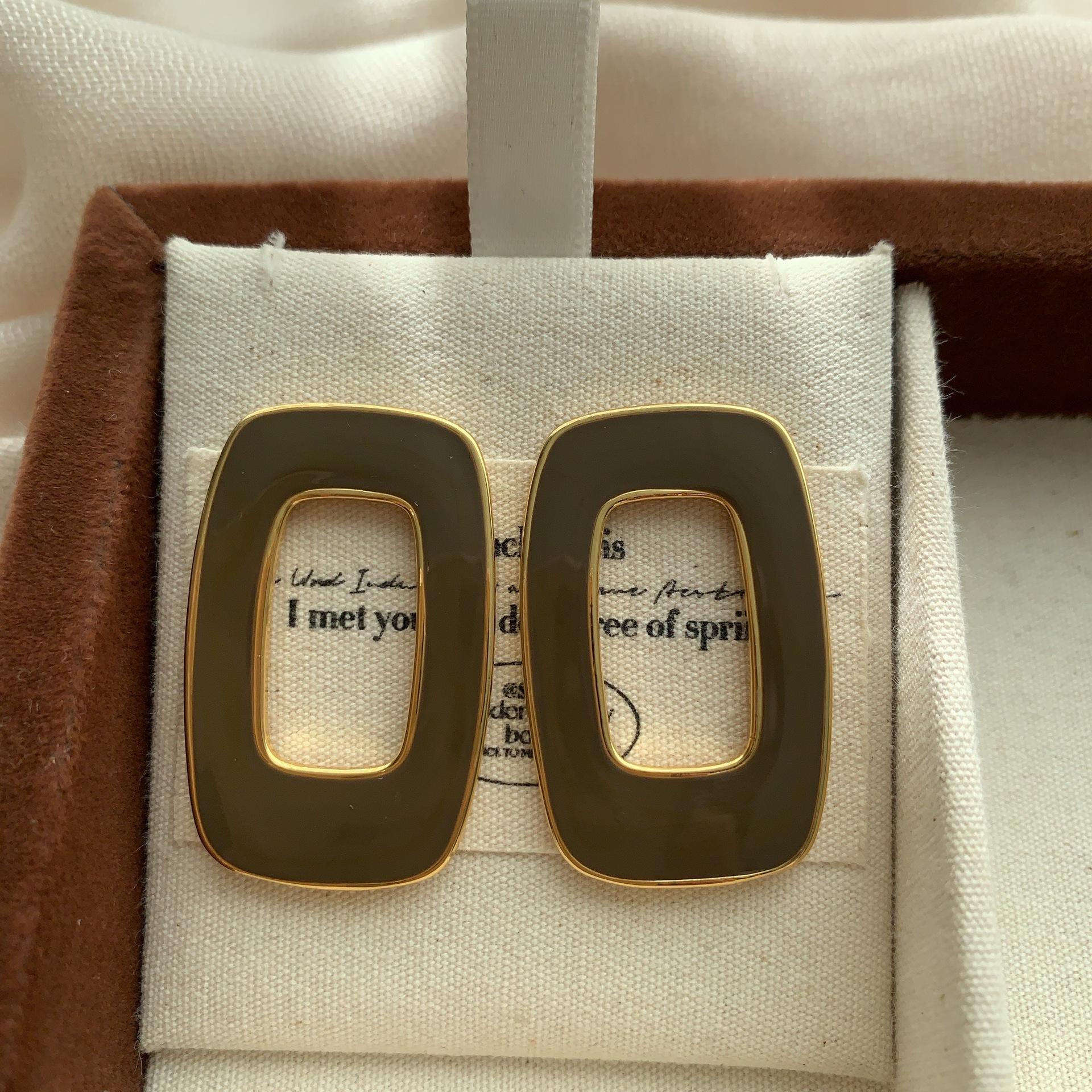 

Minimalist Wide Frame Hollow Geometric Stud Earrings Enamel Drip Glaze Exquisite Versatile Light Luxury Low-Key And Calm Atmosphere
