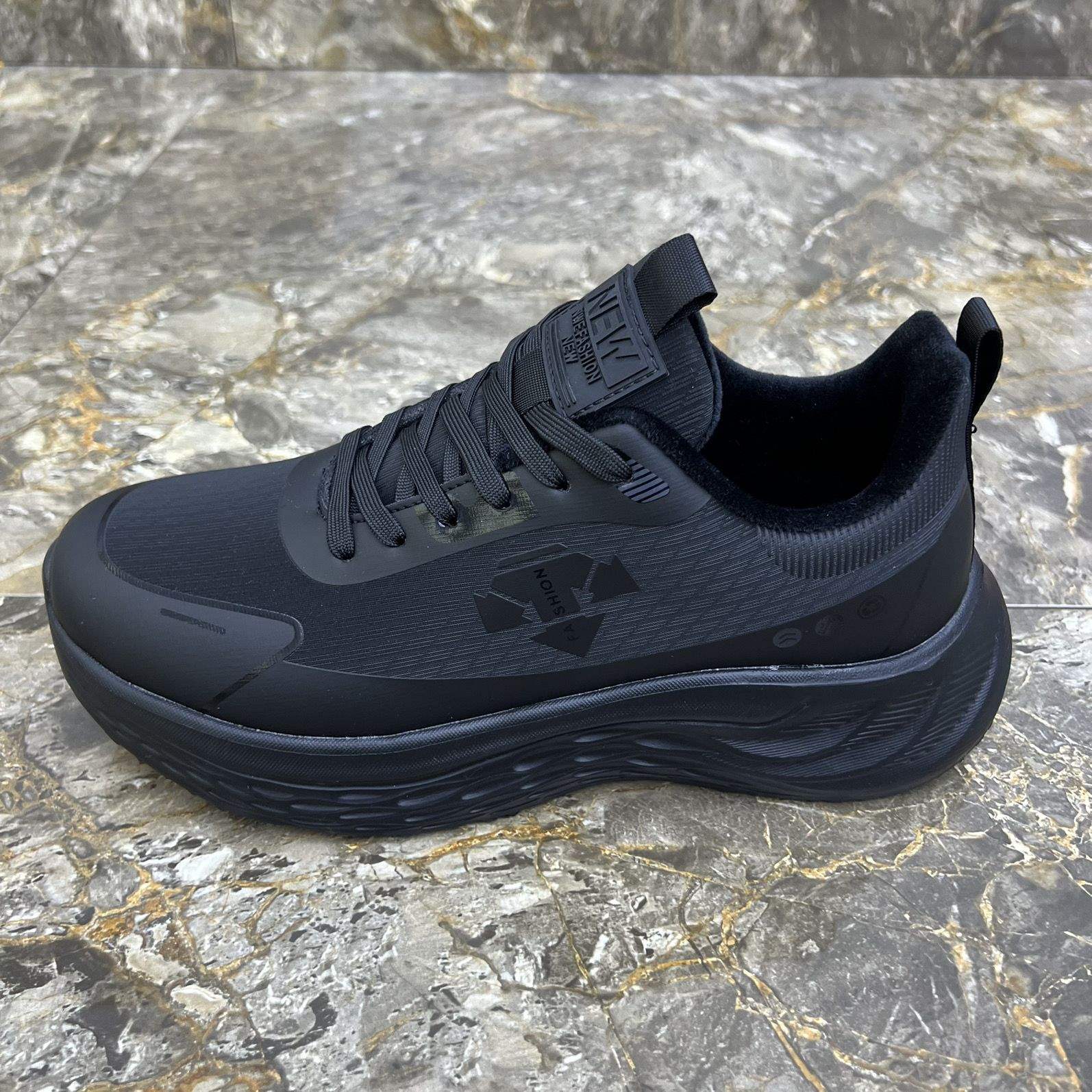 

Autumn and winter new shoes men s fashion versatile men s casual shoes velvet men s shoes lightweight black sneakers running 44