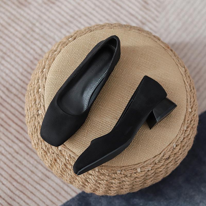 

Женские туфли на толстом каблуке с квадратным носком для работы - Удобная мягкая кожа, Не вызывают усталость при долгом стоянии, Идеальны для профессиональной офисной носки 39 чёрный