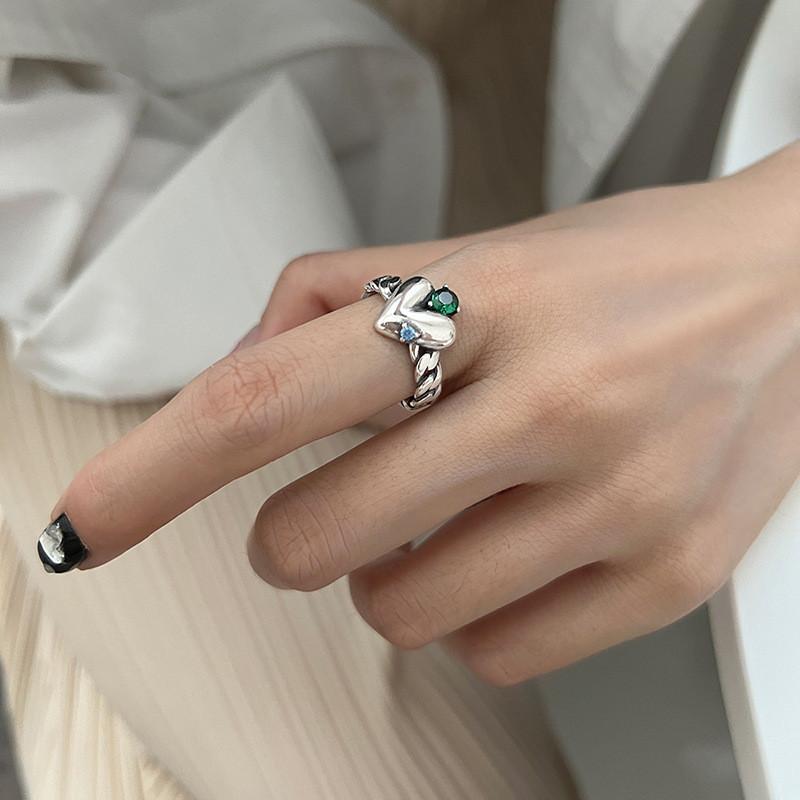 Vintage Heart Fashionable Design Adjustable Ring For Women With Beautiful Gemstone Green