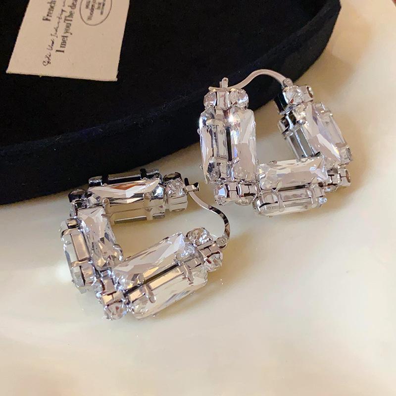 

Simple diamond-encrusted U-shaped bag, ear buckle, European and American fashion, high-end commuter earrings, niche design, new earrings, women