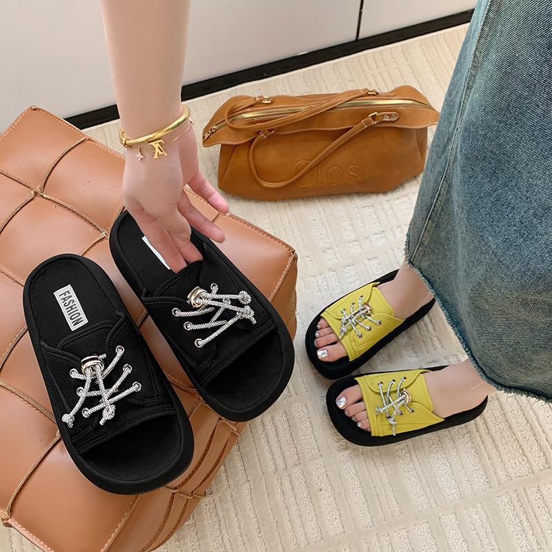 Muffin thick-soled cool slippers women's summer wear 2025 new versatile heightening beach one-word drag sports and leisure sandals