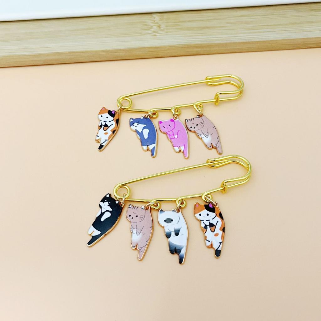 Creative Cat Enamel Pins Cute Cat Breast Brooch Black and White Orange Grey Pink Cat Pins Lapel Badge Animal Jewelry Gifts