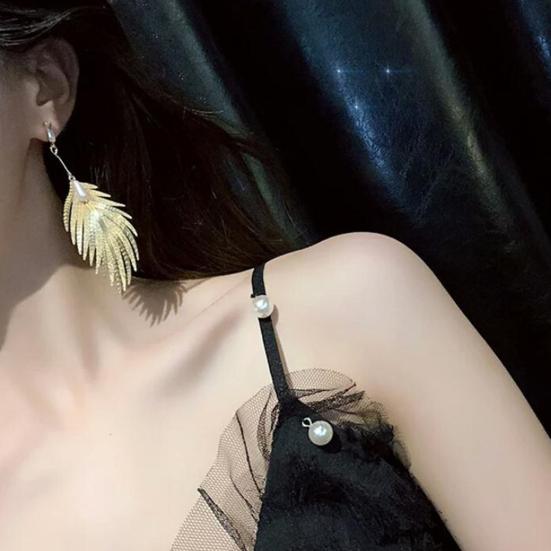 Fashion Feather Drop Earrings Elegant Metal Faux Pearl Dangling Earrings for Women Hypoallergenic Earrings for Daily Wear Party