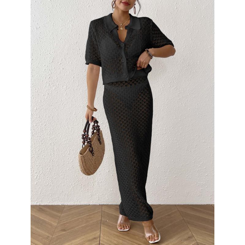 Dámský sexy dvoudílný oblek s výřezy, polokošilí, zapínáním na knoflíky, bundou a sukní