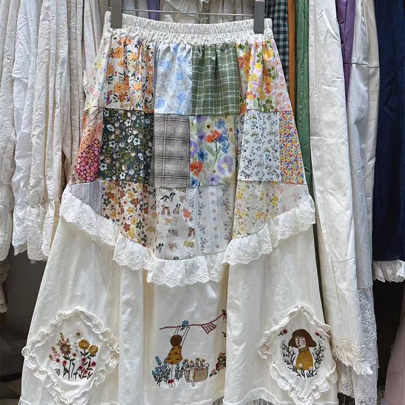 2025 Autumn Women's Plaid Floral Patchwork Fleece-Lined High-Waisted Midi Skirt in Japanese Rural Style