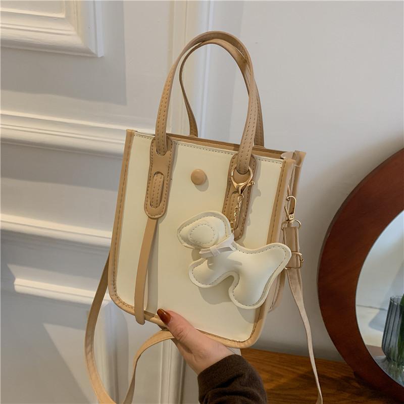 

New temperament women s autumn messenger bag fashionable and simple versatile handbag dog pendant shoulder bag Without pendant хаки