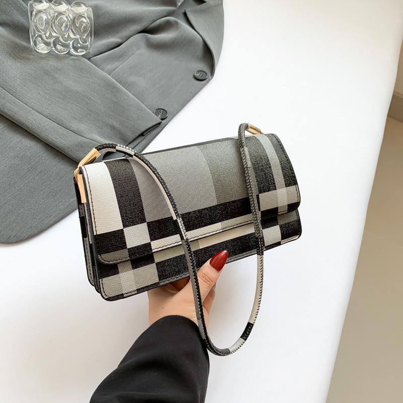 Chic Women's 2024 Summer Trendy Large Capacity Shoulder Bag With Unique Style