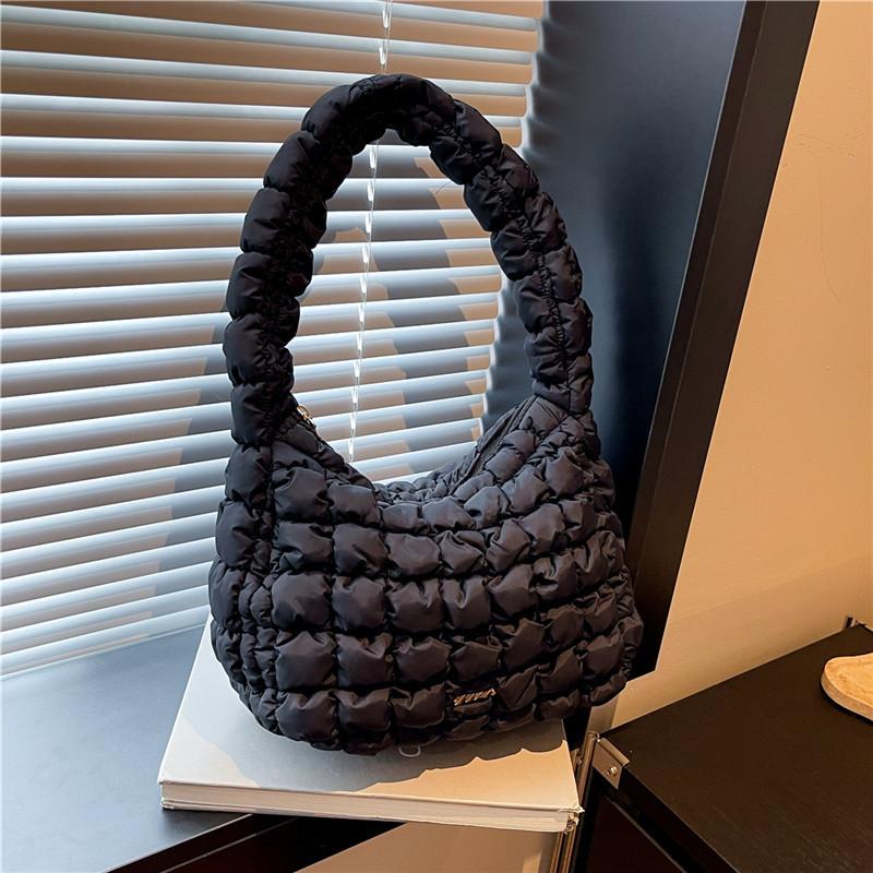 

New pleated cloud bag versatile fashion single shoulder portable dumpling bag large capacity down cotton underarm women s bag
