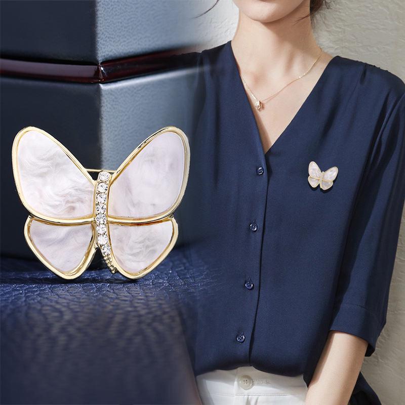 Korean Style Pearl Brooch: Versatile Floral Diamond Pin for Women's Coats