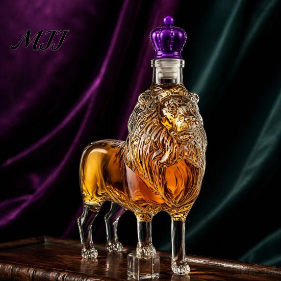 Sophisticated Liquor Serving Set Glass Lion Whiskey Decanter, Shape Dispenser, Unique Spirits Storage Royal Animal Theme Barware Bottle, Bar