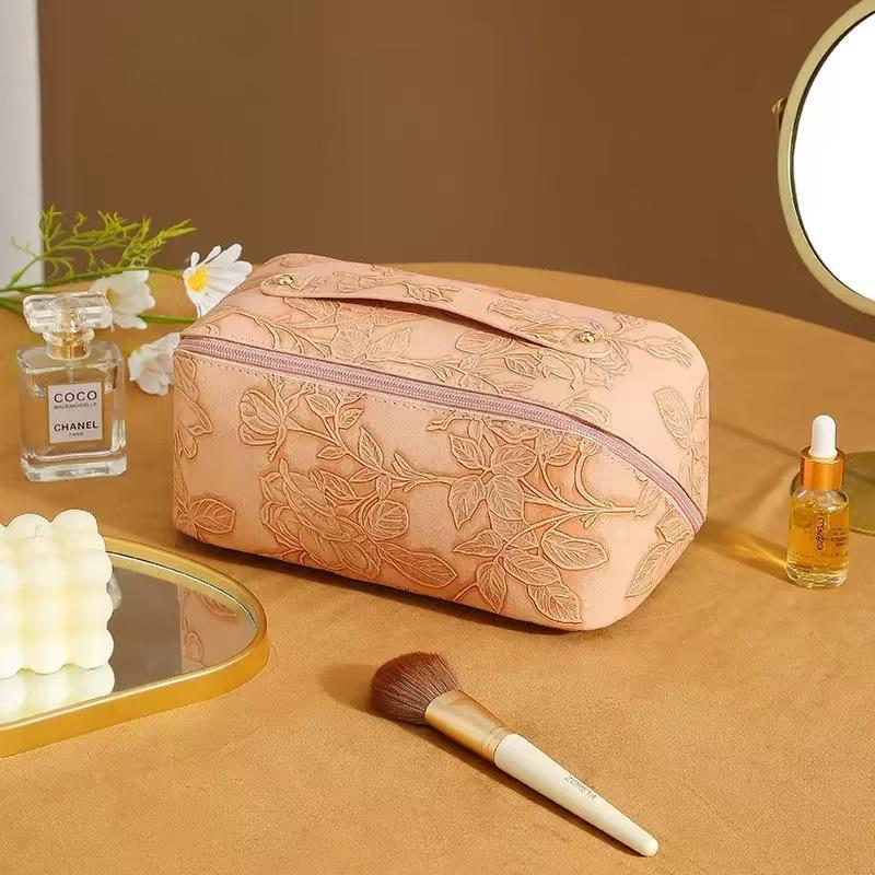 Women Vintage Flower Cosmetic Bag Fashion Portable Waterproof Makeup Orgainzer Pouch Washbag Large Capacity Travel Zipper Bags