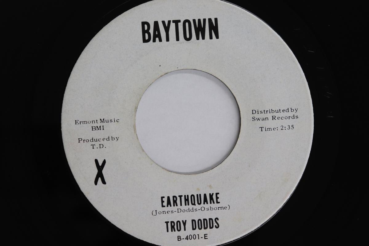 

7inch Record TROY DODDS - Earthquake / Trying To Find My Baby B4001 BAYTOWN RECORDS 1964 US Soul/Funk Used