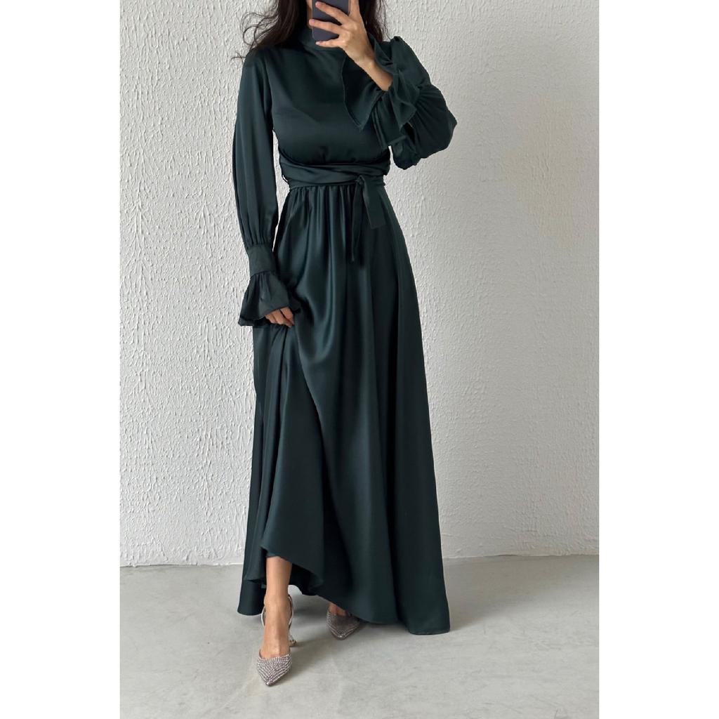 Saténový hidžáb večerní šaty s jemným rukávem v červené barvě