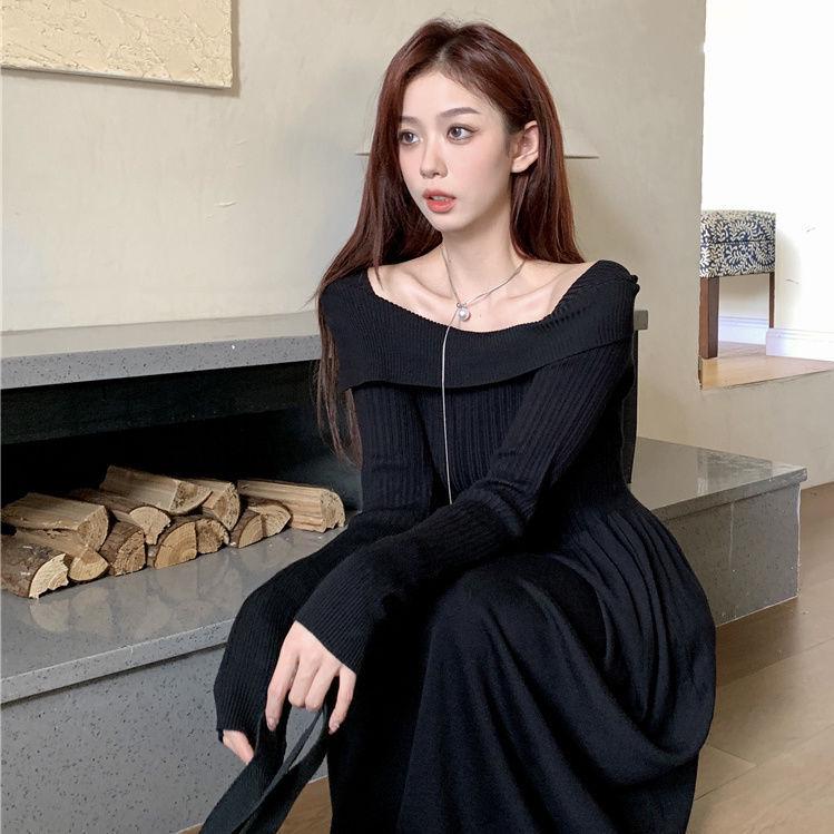 Damen Französisches Ein-Schulter Langarm Strickpulloverkleid, Schlankmachender Herbst/Winter Stil