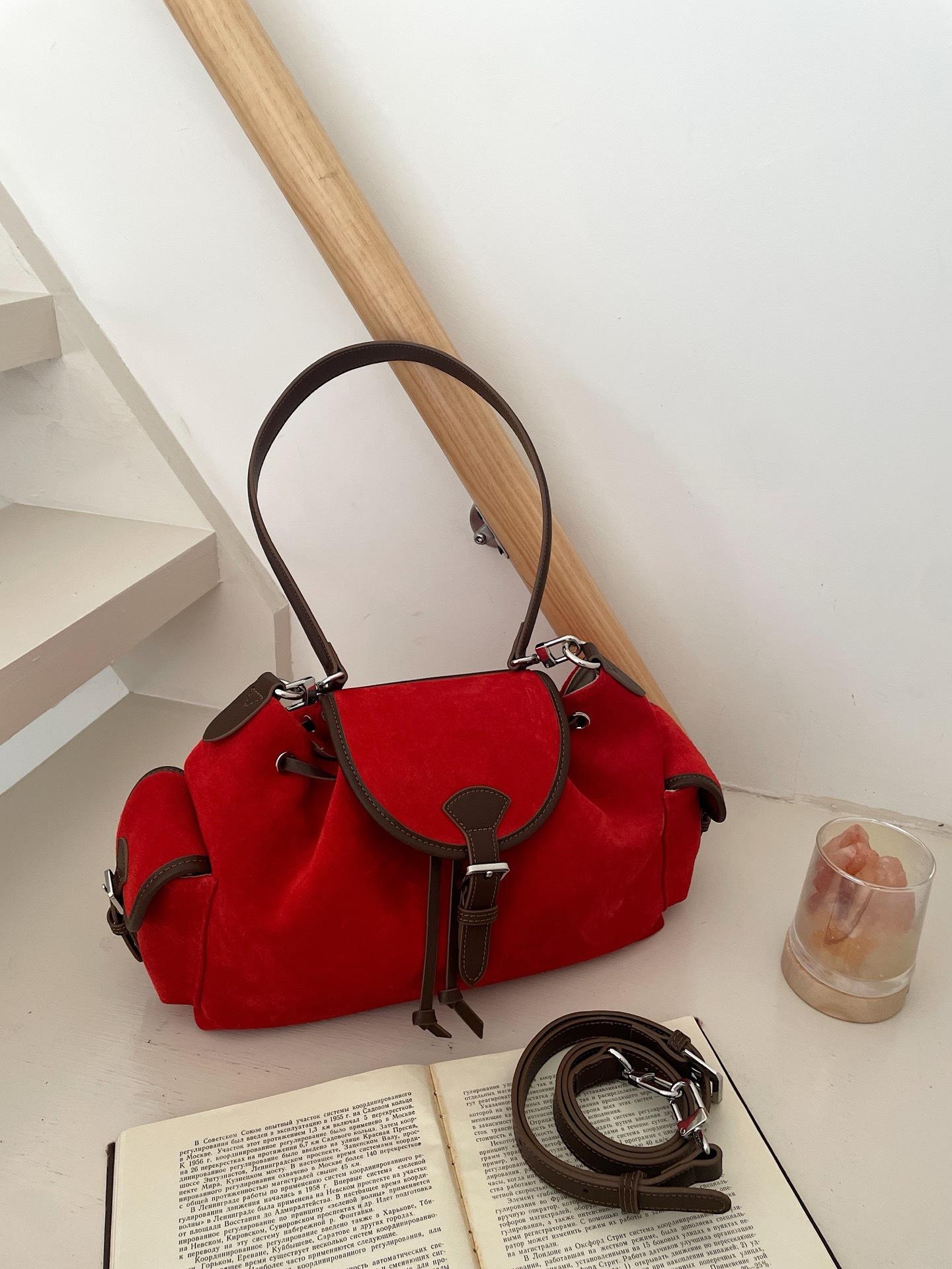 

High-quality matte cowhide shoulder bag 2025 autumn and winter new fashion Korean version pleated cloud bag shoulder messenger bag 35*12*23cm красный
