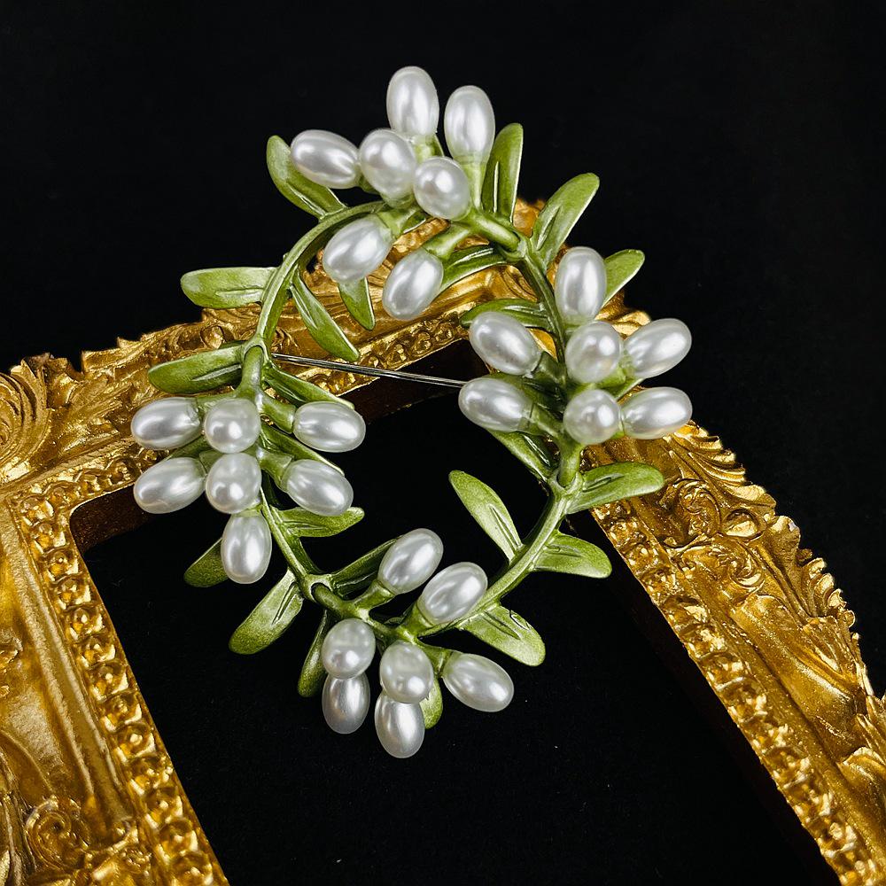Vintage Green Enamel Pearl Brooch - Women's Retro Myrtle Pin Corsage Accessory