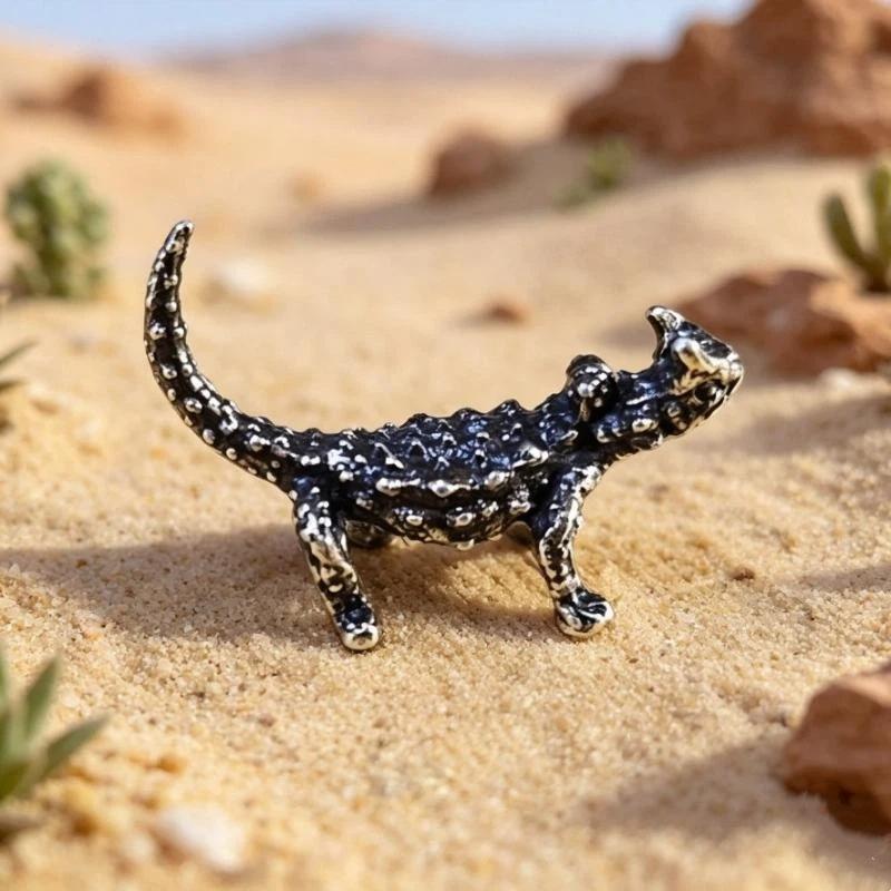 Solid Alloy Horned Lizard Mini Figurine Vintage Finish For Desktop Terrarium Decor Collection