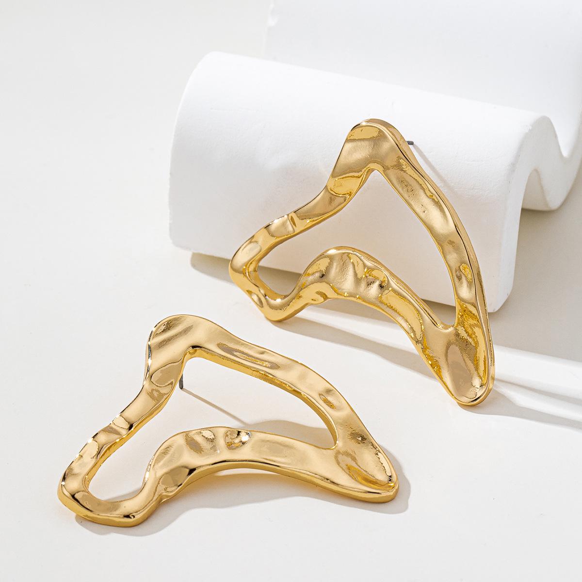 2026 European Style Geometric Hollow Metal Earrings for Women - Irregular, Exaggerated Design золотой