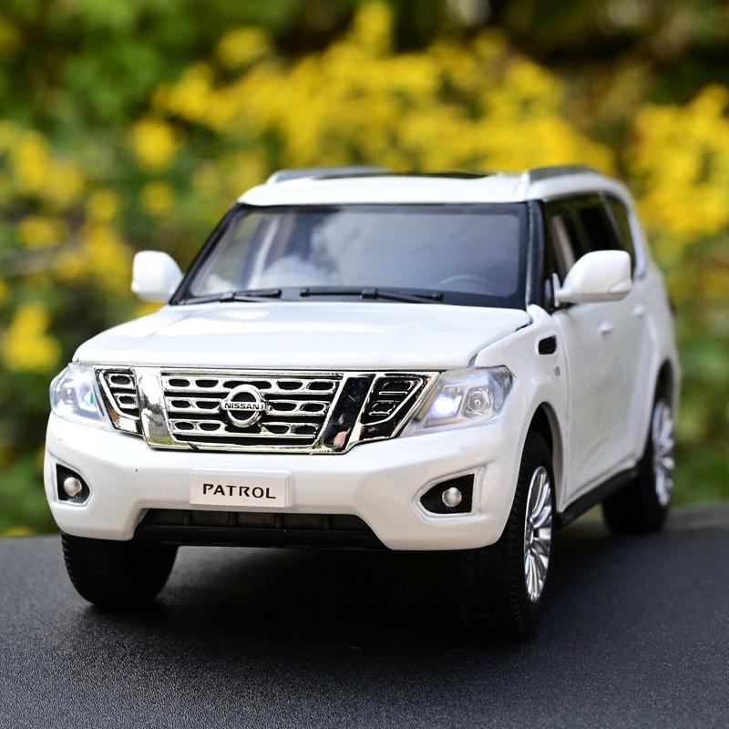 1/32 Nissan Patrol SUV Alloy Car Model Diecasts Metal Toy Vehicles Car Model Collection Simulation Sound and Light Kids Toy Gift