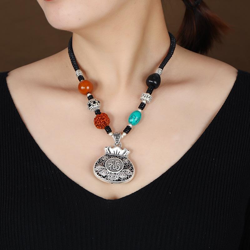 Retro imitation silver jewelry short collarbone chain women's Tibetan silver beeswax necklace sweater chain cotton and linen accessories pendant