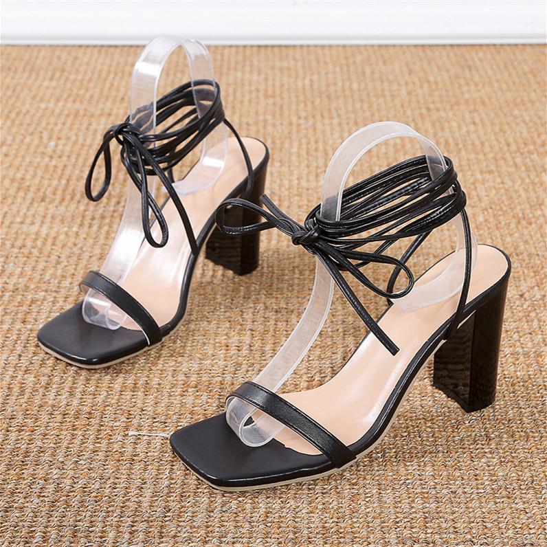 Nové evropské a americké dámské sandály na vysokém podpatku s tlustým čtvercovým podpatkem, designem rybích úst a detailem pásku na léto.