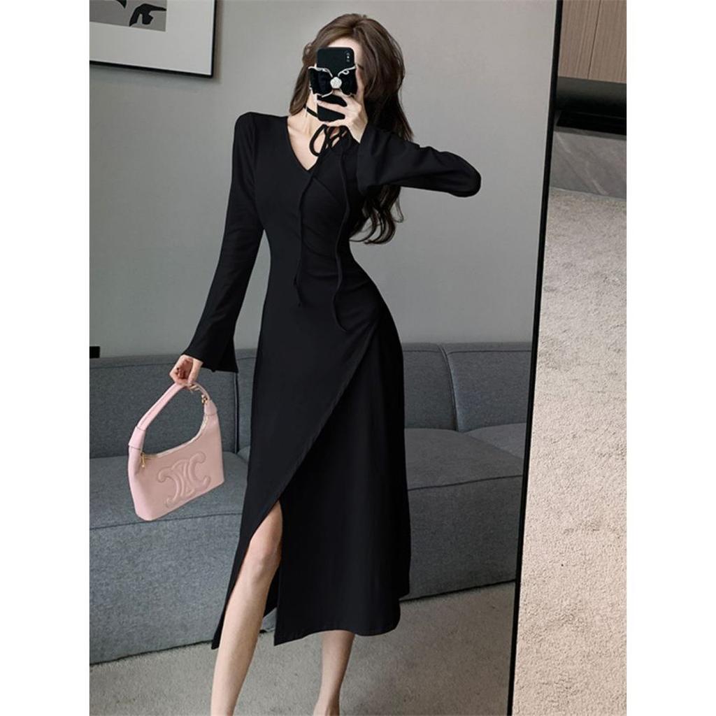 Early Spring Pure and Alluring Sexy V-neck Long-sleeve Dress for Women, Designed and Slimming, Inner Layer with a Hip-hugging Long Dress