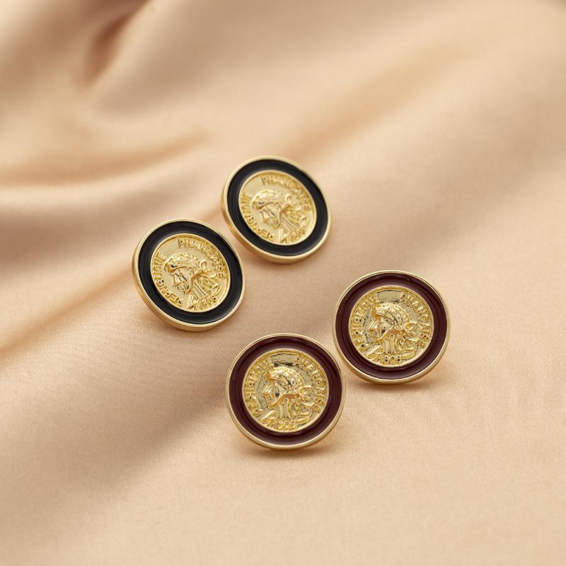 

A Beautiful Women Fashionable Retro Mosquito Without Ear Piercings Clips