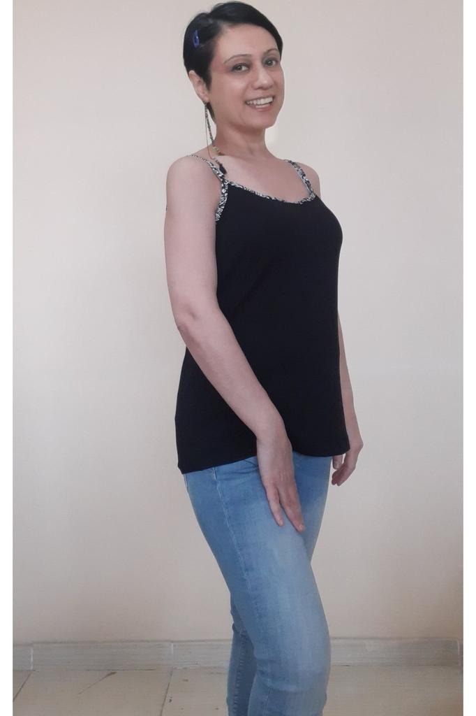 T-shirt Femme Grande Taille Style T-shirt Noir Coton Peigné Viscose Avec Détail Passepoil Floral Et Bretelle Cordon