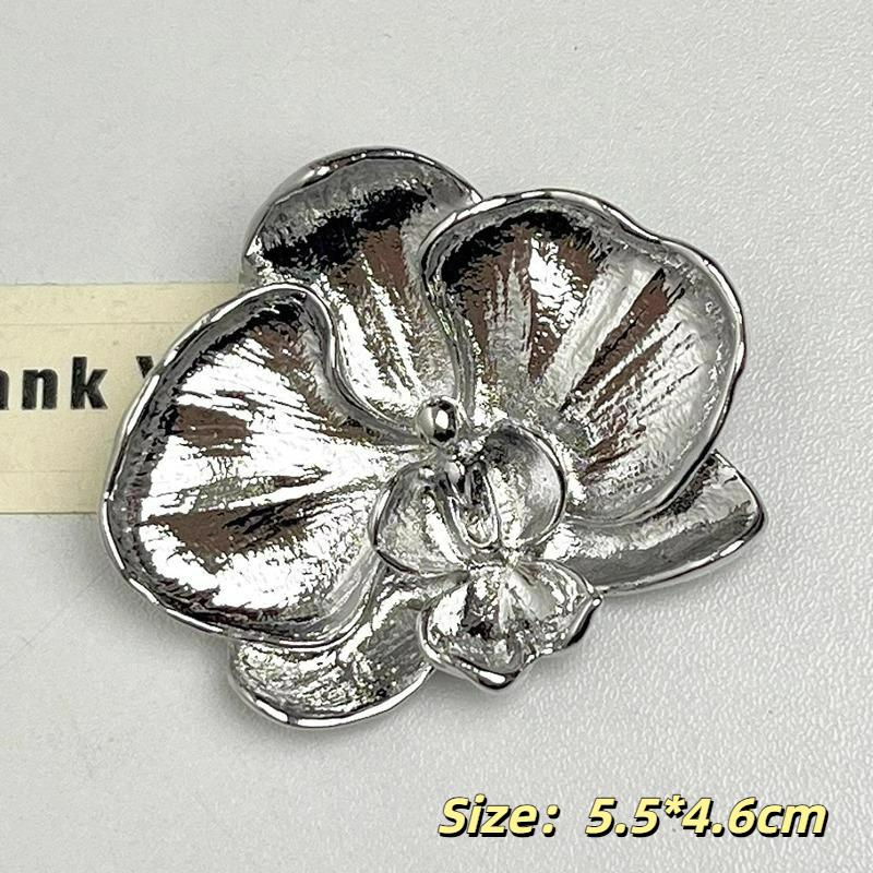 Vintage Phalaenopsis Brooch For Women Girls Exquisite Fashion Metal Flower Corsage Pins Party Dress Jewelry Accessories Gifts