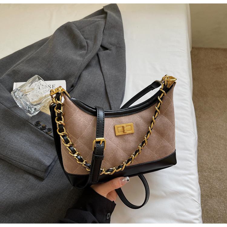 

Xiaoxiangfeng women s bag 2025 new fashionable large-capacity diamond chain underarm bag Korean version niche design messenger bag хаки