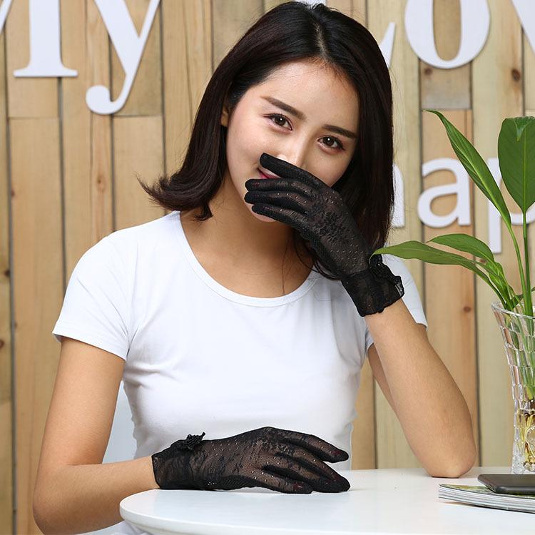 Sunscreen Gloves for Women In Summer Short Thin Summer Elastic Sunscreen Ultraviolet Ice Lace Non Slip Touch Screen Driving Ladies